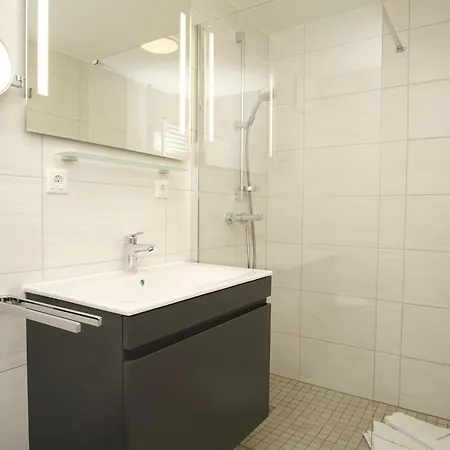Apartment Rex Rugia Fewo15-2 Mit Schwimmbad Und Saunanutzung Im Ahoi-erlebnisbad Sellin Lobbe